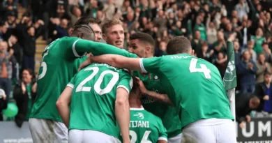 Igrači Plimuta proslavljaju gol