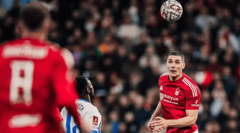 Nikola Milenković u dresu Notingem Foresta