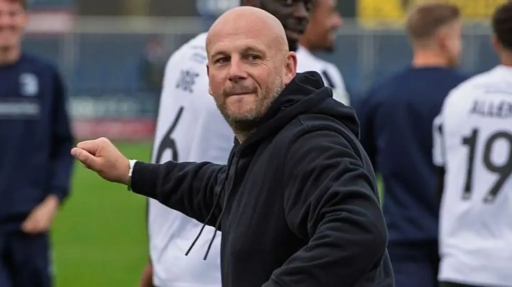 Adam Marije, trener Barrowa